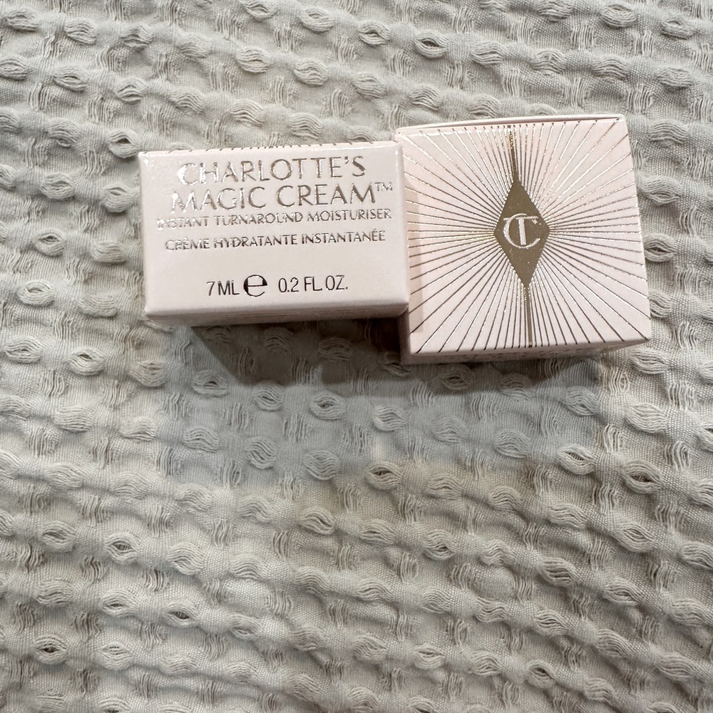 2 deluxe sample charlotte tilbury magic cream. Each container 0.2 ounces/7 ml